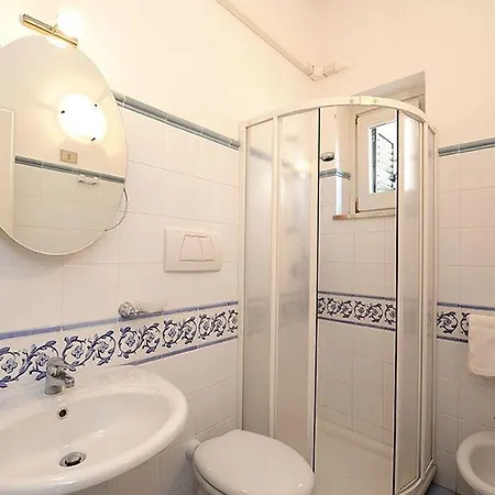 La Piazzetta 2*