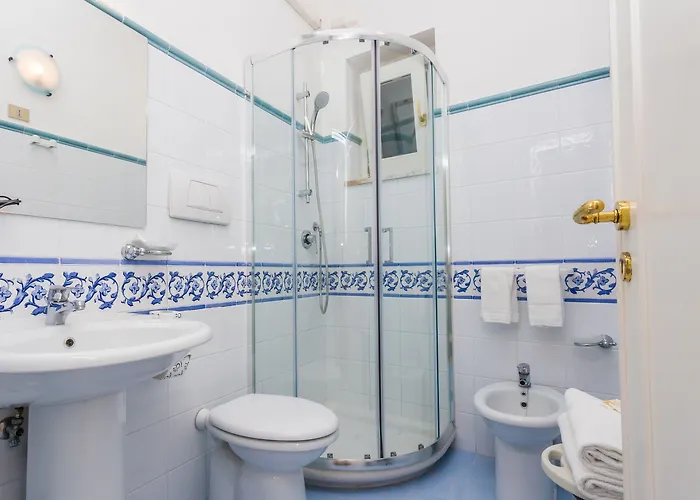 Konukevi La Piazzetta 4*