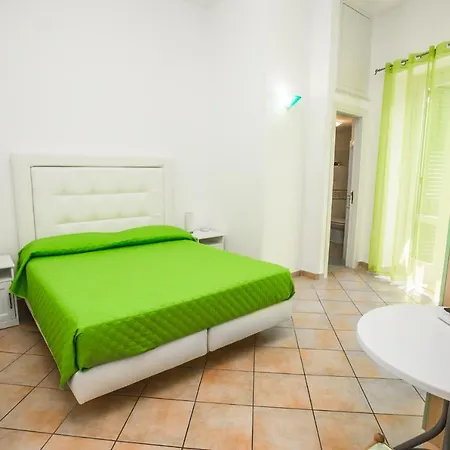 La Piazzetta 2*